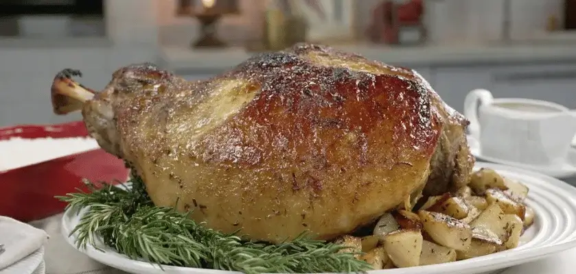 Receita Completa de Pernil Assado ao Molho de Chimichurri com Batatas Bolinha